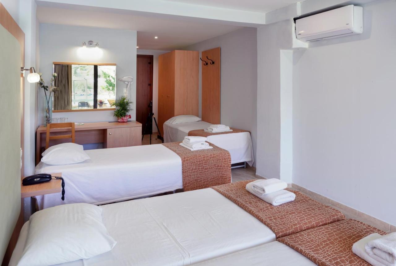 Hotel Punta Екстериор снимка